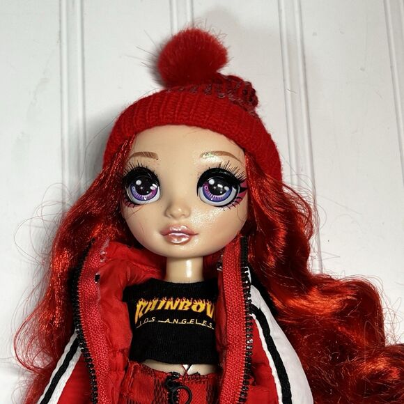 Rainbow High Series 1 Winter Break Ruby Anderson MGA Entertainment - Picture 2 of 4